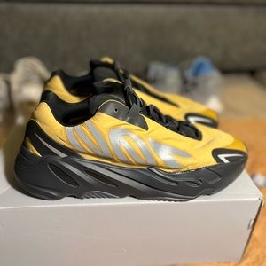 Yeezy Boost 700 mnvn Honey Flux